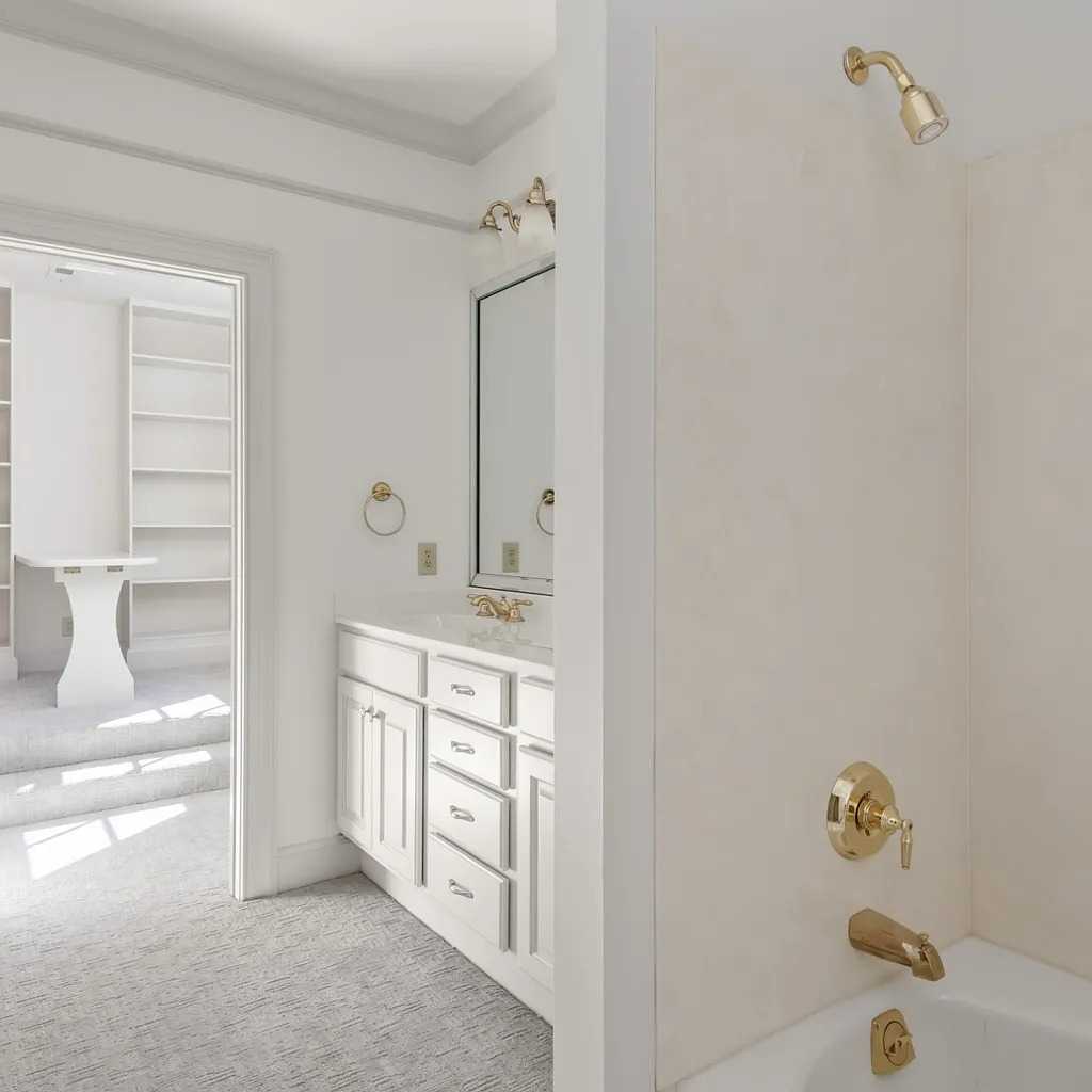 Bathroom in Trisha Yearwood’s Former TN Home