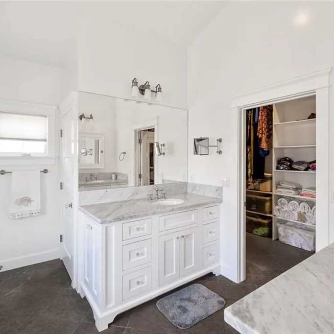 Bathroom in Kurt Suzuki’s Former CA Home