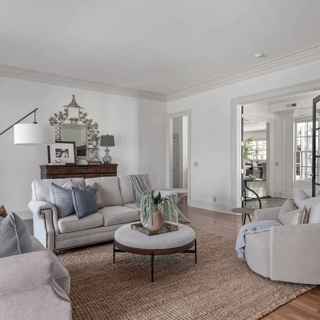 Living Room in Trisha Yearwood’s Former TN Home