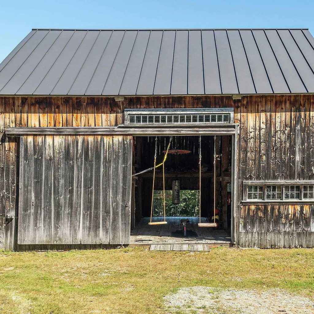 Wooden Barn of Ghislaine Maxwell NH Hideaway