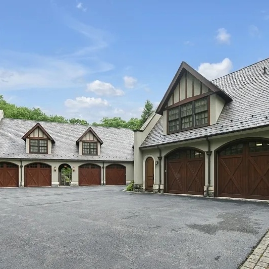 Garage of Teresa Giudice and Luis Ruelas’ NJ Home