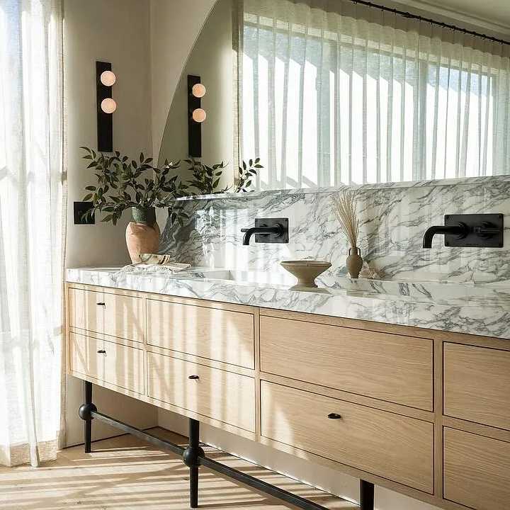 Main Bathroom in Freddie Freeman’s CA Home