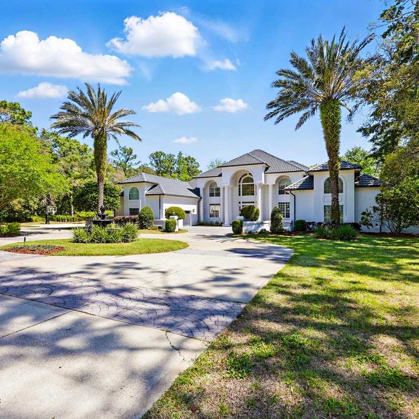 Driveway Entrance of Travis Hunter’s FL Home