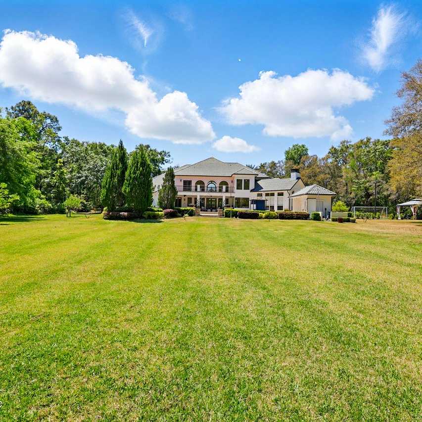 Rear Exterior of Travis Hunter’s FL Home
