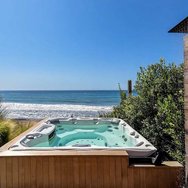 Outdoor Hot Tub of Leonardo DiCaprio’s CA Home