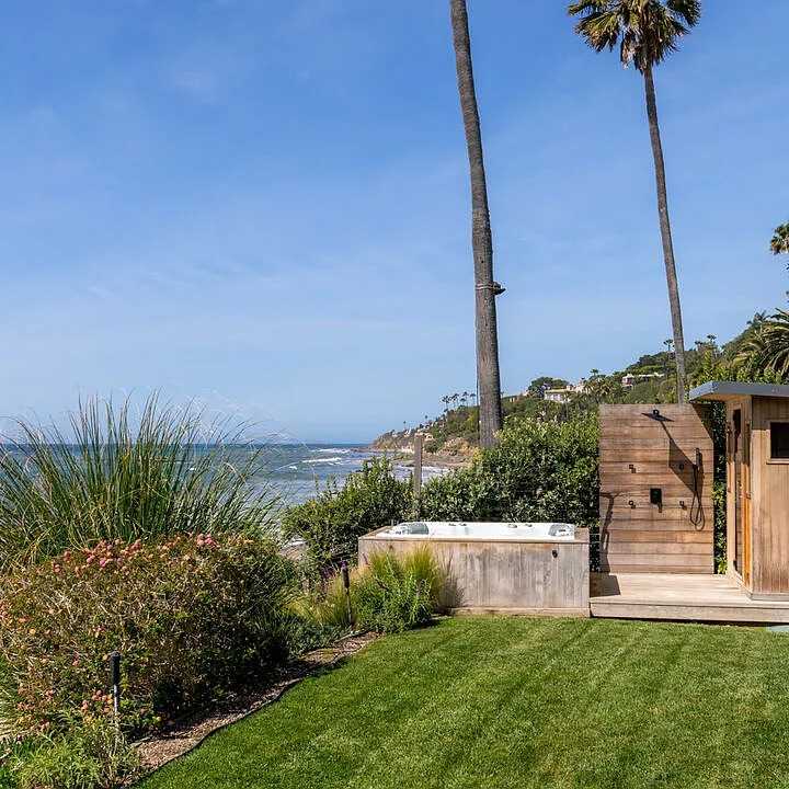 Lawn and Spa of Leonardo DiCaprio’s CA Home