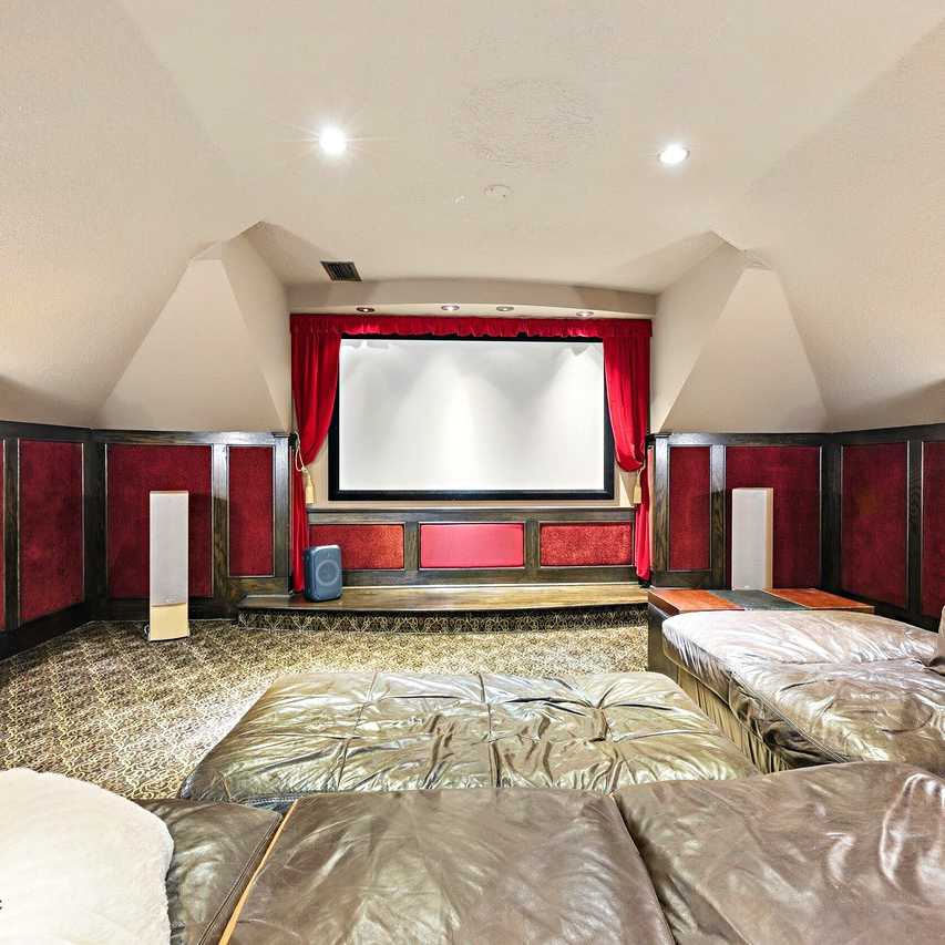 Home Theater in Travis Hunter’s FL Home