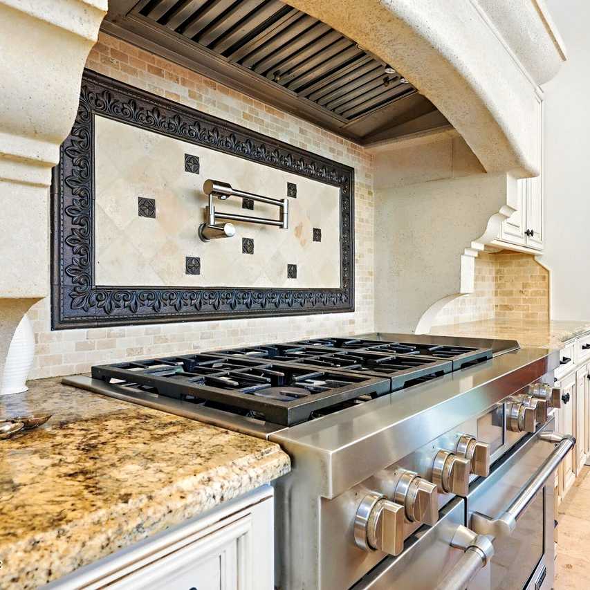 Kitchen Cooktop in Travis Hunter’s FL Home