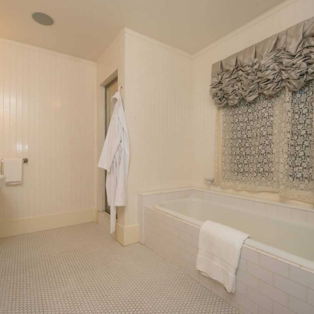 Bathroom in Jennifer Lawrence’s Former CA Home