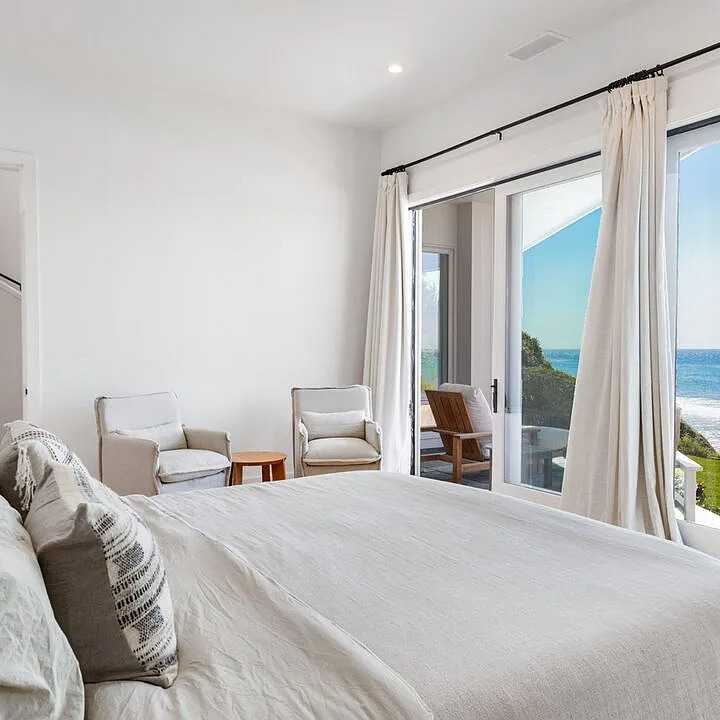 Bedroom in Leonardo DiCaprio’s CA Home