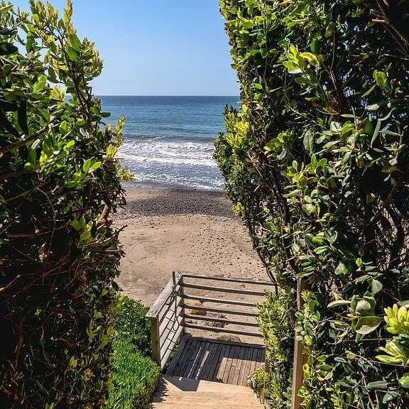Pathway to Beach of Leonardo DiCaprio’s CA Home