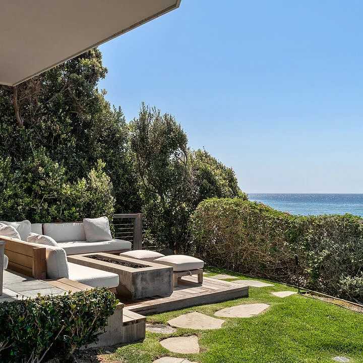 Outdoor Lounge of Leonardo DiCaprio’s CA Home