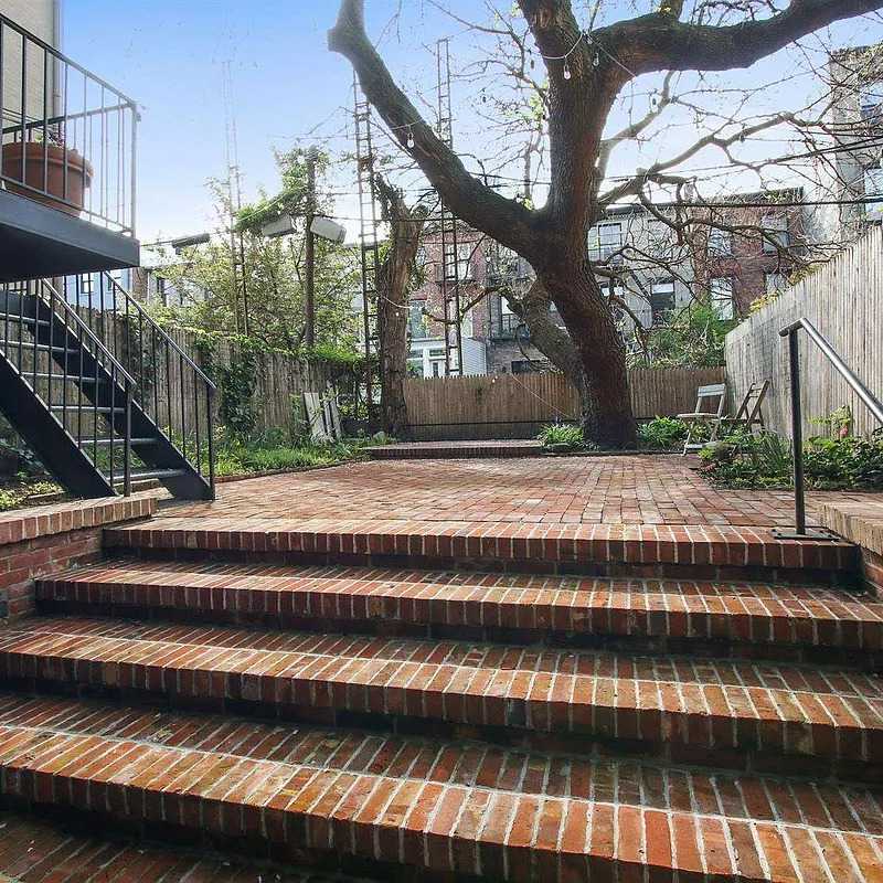 Backyard Patio of Daniel Craig and Rachel Weisz’s NYC Home