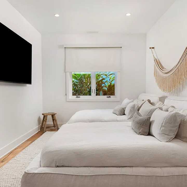 Bedroom in Leonardo DiCaprio’s CA Home